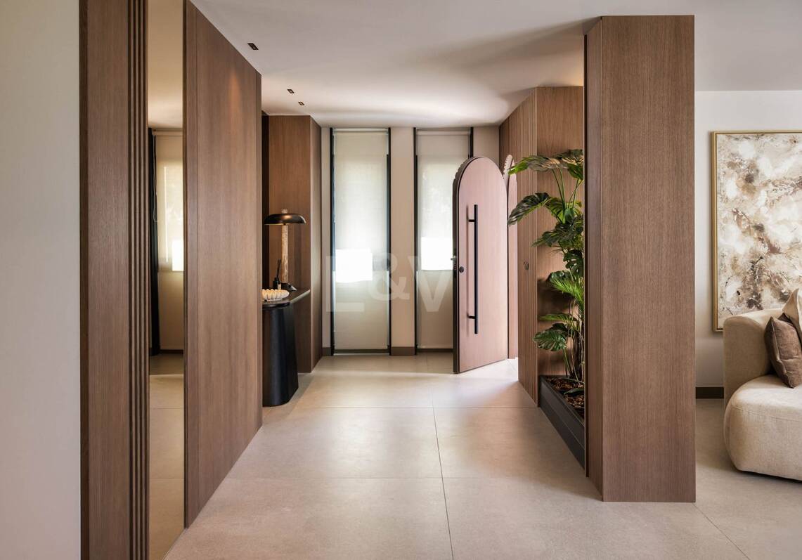 Ático dúplex modernizado con espectacular rooftop terrace en la Milla de Oro de Marbella