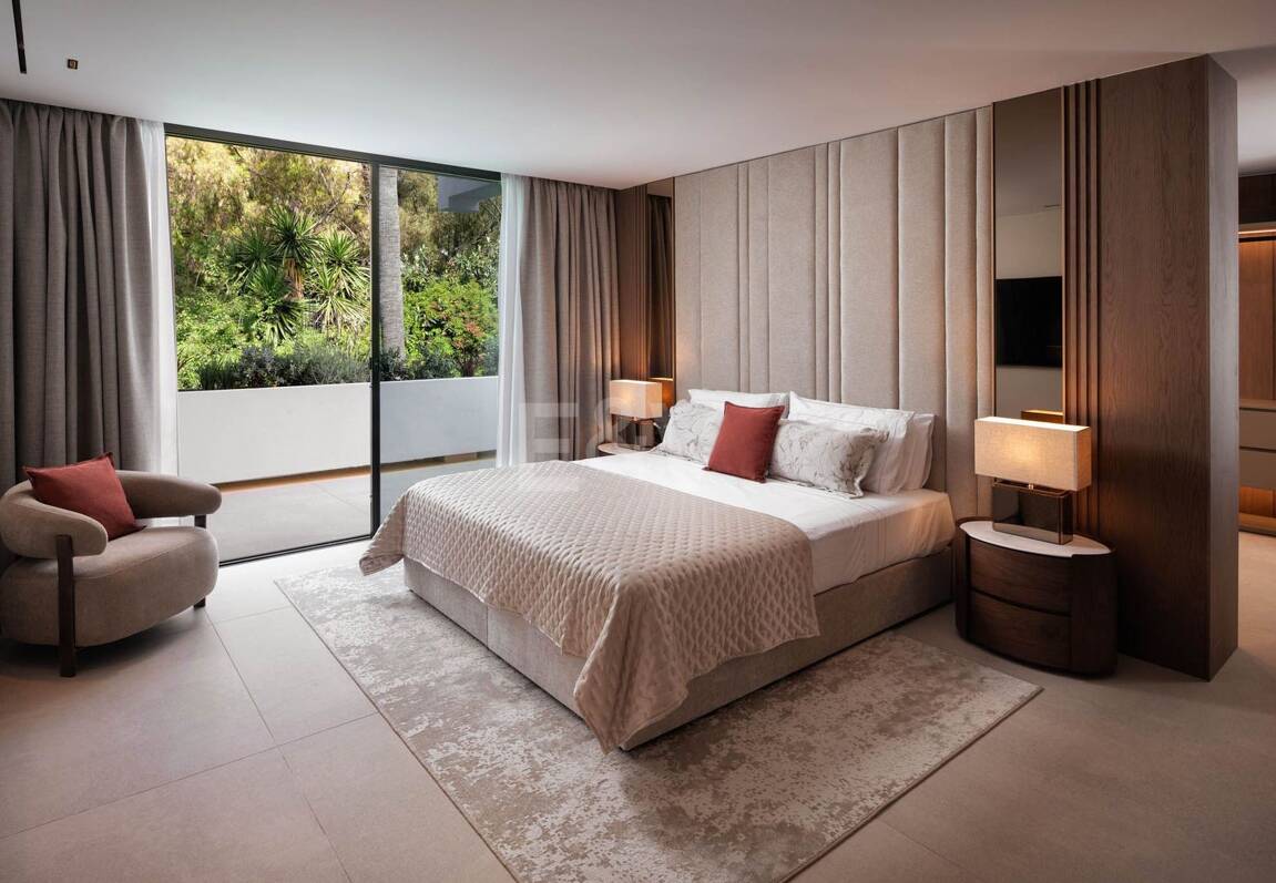 Beautifully Modernized Duplex Penthouse with Rooftop Terrace on Marbella’s Golden Mile