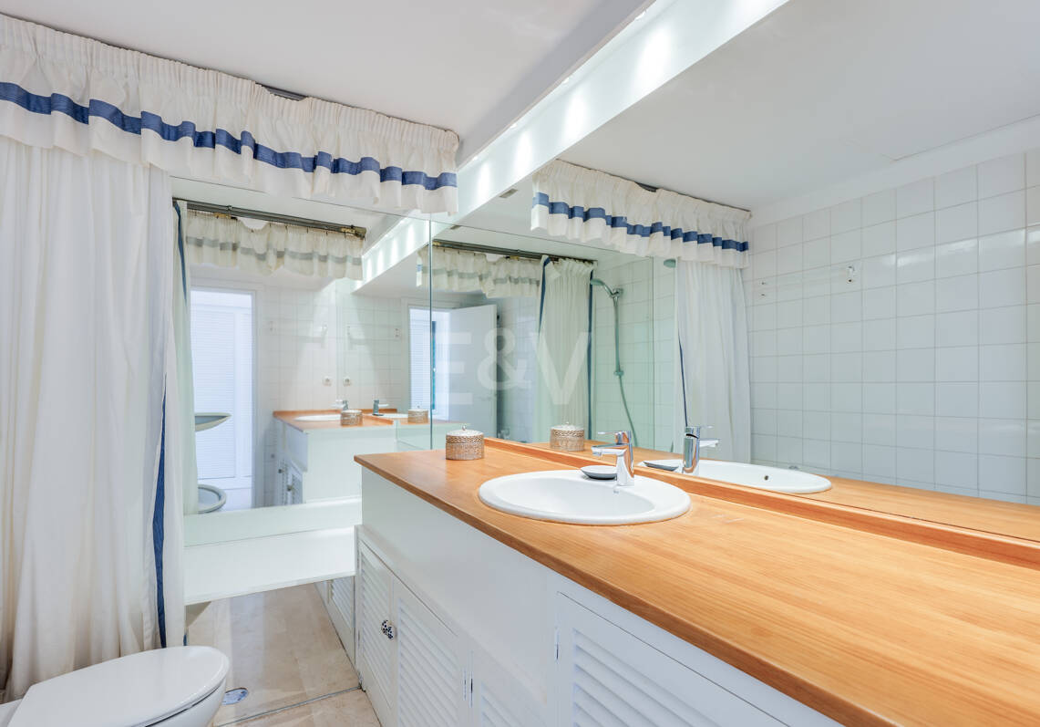 Geräumige Wohnung verfügbar | Langzeitmiete in Las Lomas del Marbella Club