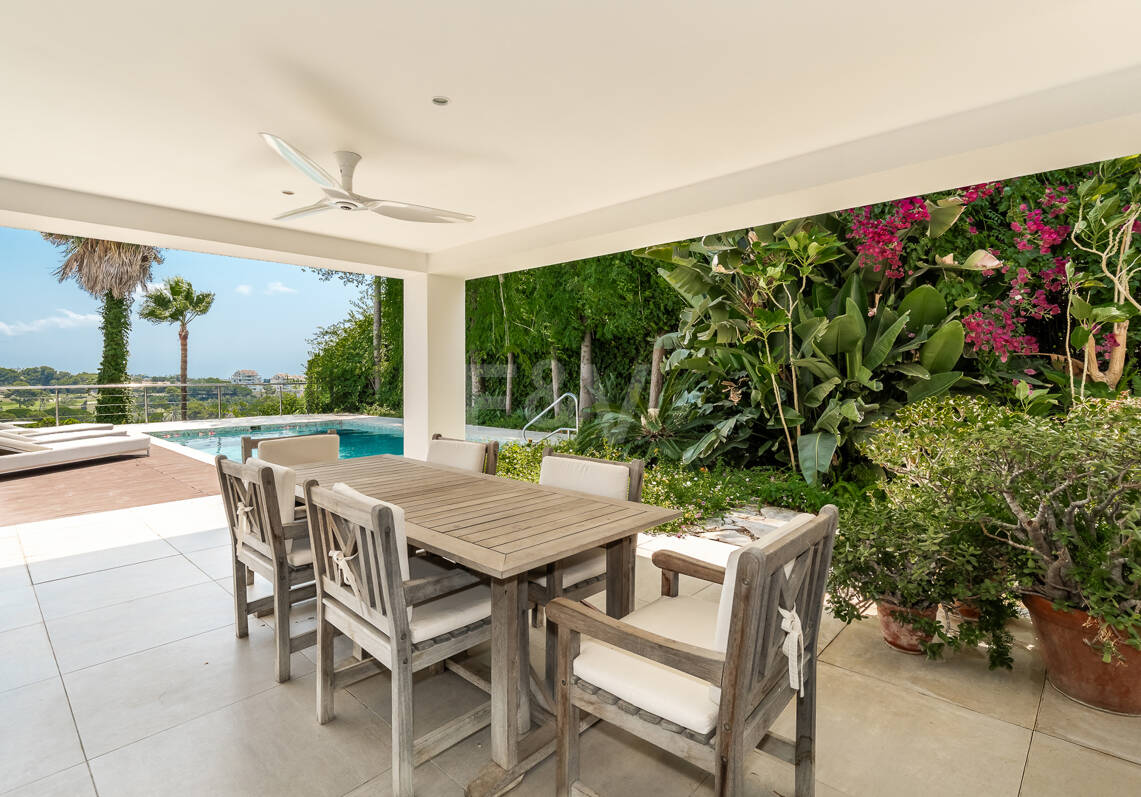 Mittelmeervilla mit privatem Aufzug, Pool und Panoramablick in Rio Real