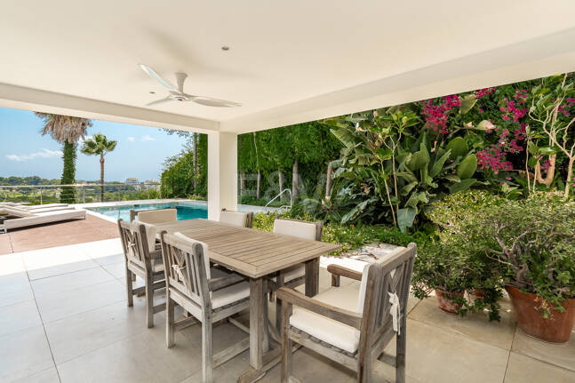 Mittelmeervilla mit privatem Aufzug, Pool und Panoramablick in Rio Real
