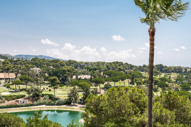 Mediterranean Villa with Private Lift, Pool and Panoramic Views in Rio Real