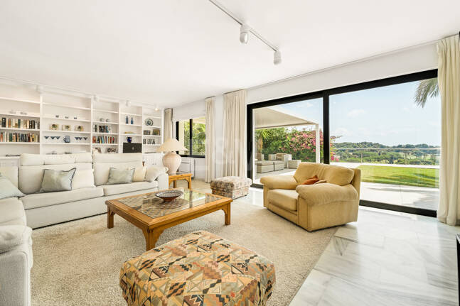 Mediterranean Villa with Private Lift, Pool and Panoramic Views in Rio Real