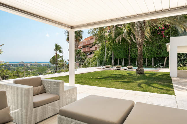 Mittelmeervilla mit privatem Aufzug, Pool und Panoramablick in Rio Real