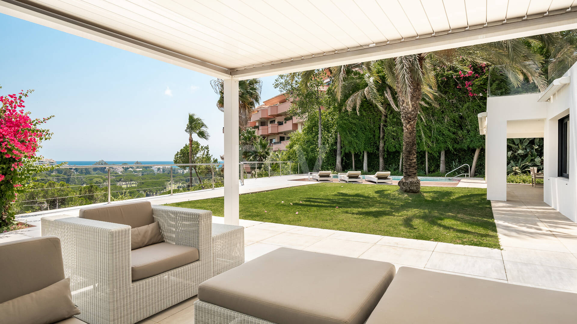 Mittelmeervilla mit privatem Aufzug, Pool und Panoramablick in Rio Real