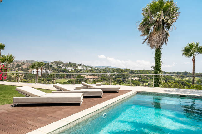 Mittelmeervilla mit privatem Aufzug, Pool und Panoramablick in Rio Real