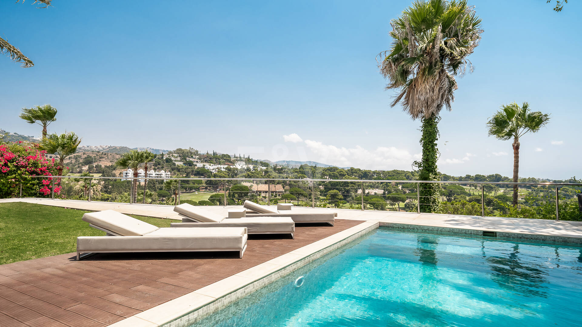 Mittelmeervilla mit privatem Aufzug, Pool und Panoramablick in Rio Real