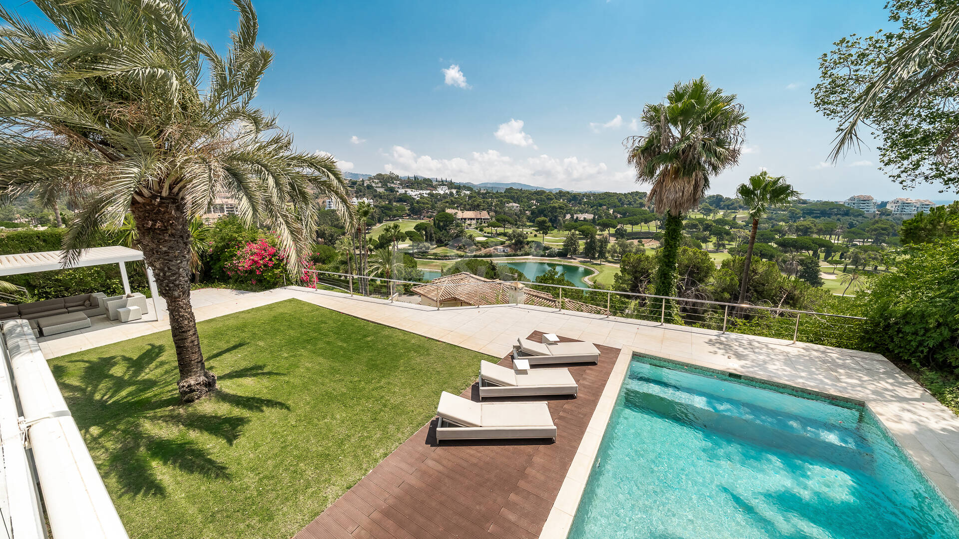 Mittelmeervilla mit privatem Aufzug, Pool und Panoramablick in Rio Real