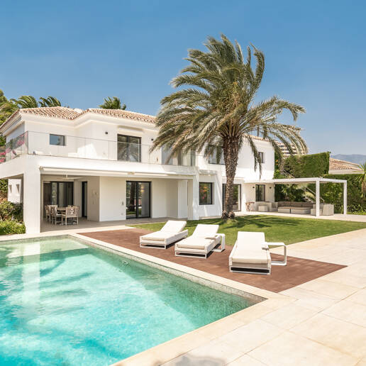 Mediterranean Villa with Private Lift, Pool and Panoramic Views in Rio Real