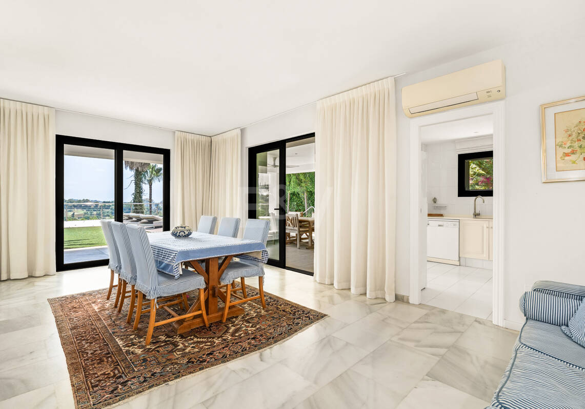 Mittelmeervilla mit privatem Aufzug, Pool und Panoramablick in Rio Real