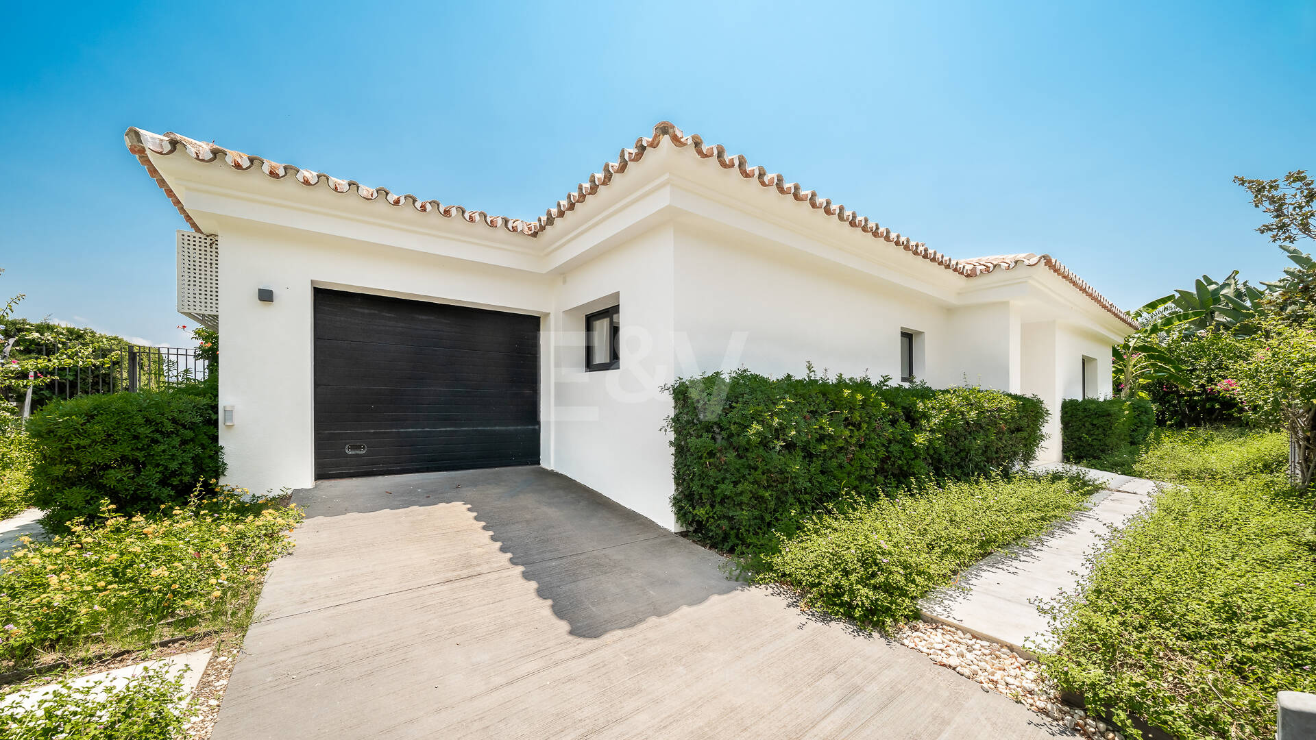 Mediterranean Villa with Private Lift, Pool and Panoramic Views in Rio Real