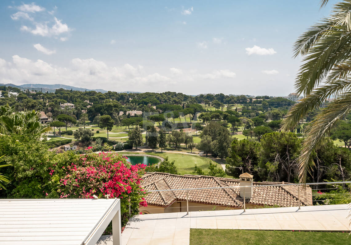 Mediterranean Villa with Private Lift, Pool and Panoramic Views in Rio Real