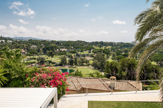 Mediterranean Villa with Private Lift, Pool and Panoramic Views in Rio Real