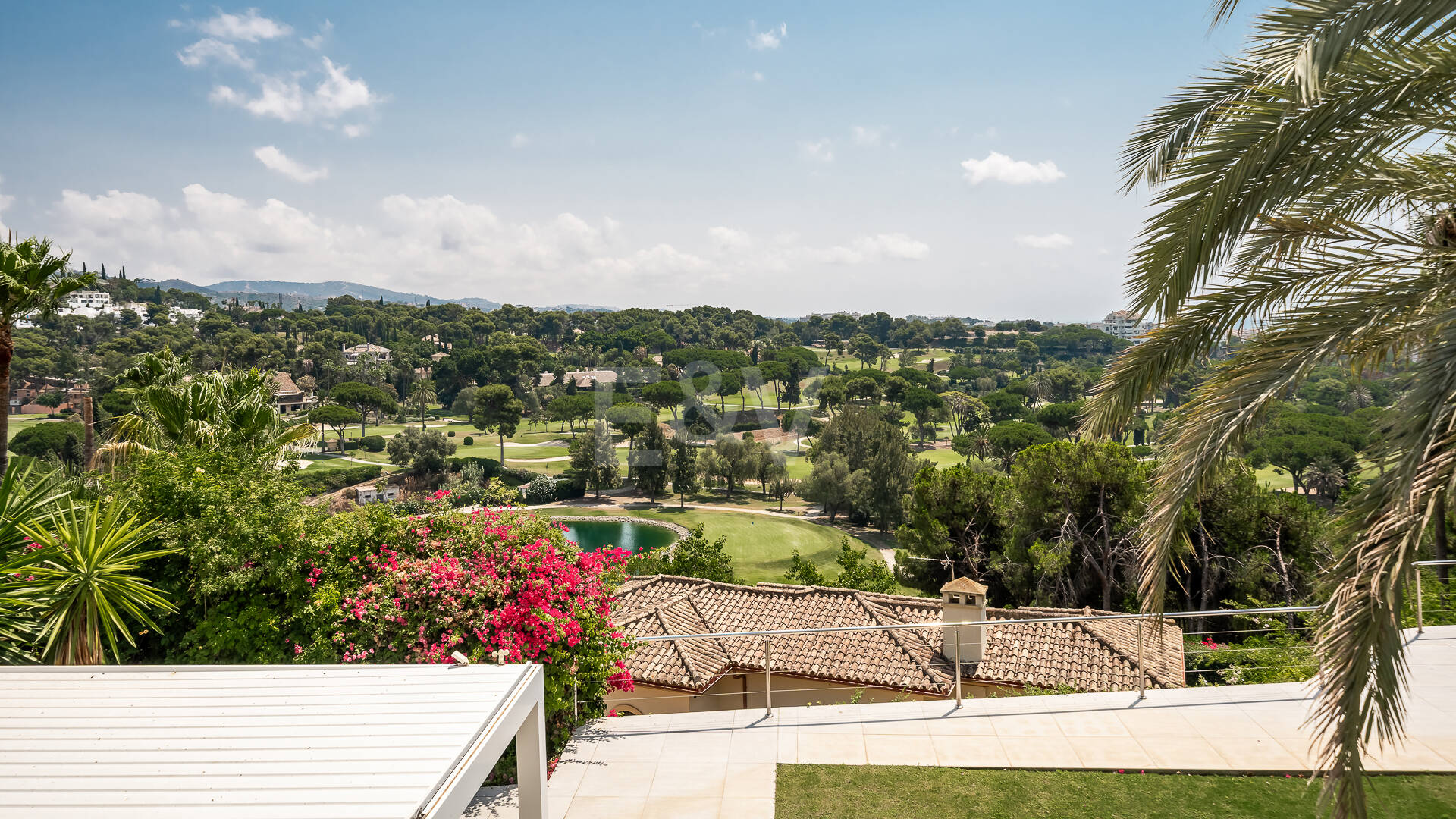 Mediterranean Villa with Private Lift, Pool and Panoramic Views in Rio Real