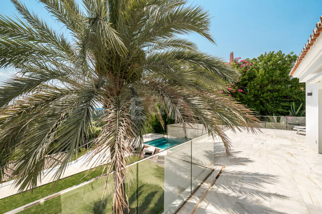 Mediterranean Villa with Private Lift, Pool and Panoramic Views in Rio Real