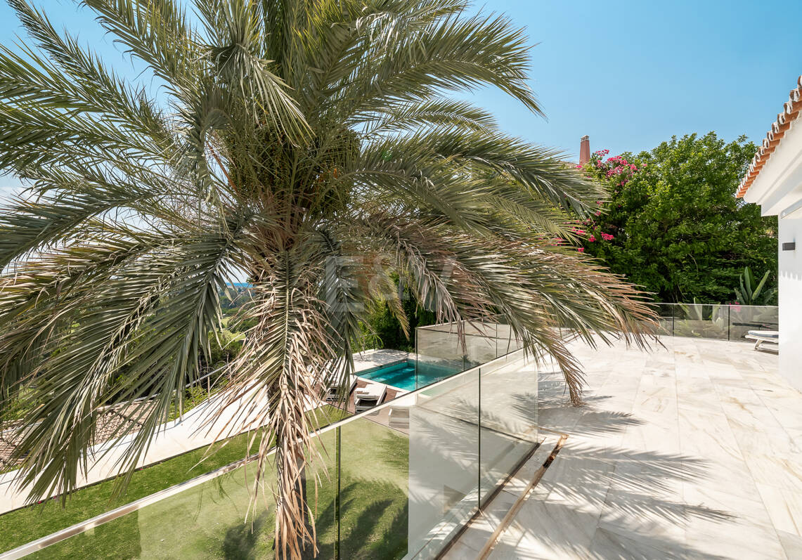 Mediterranean Villa with Private Lift, Pool and Panoramic Views in Rio Real