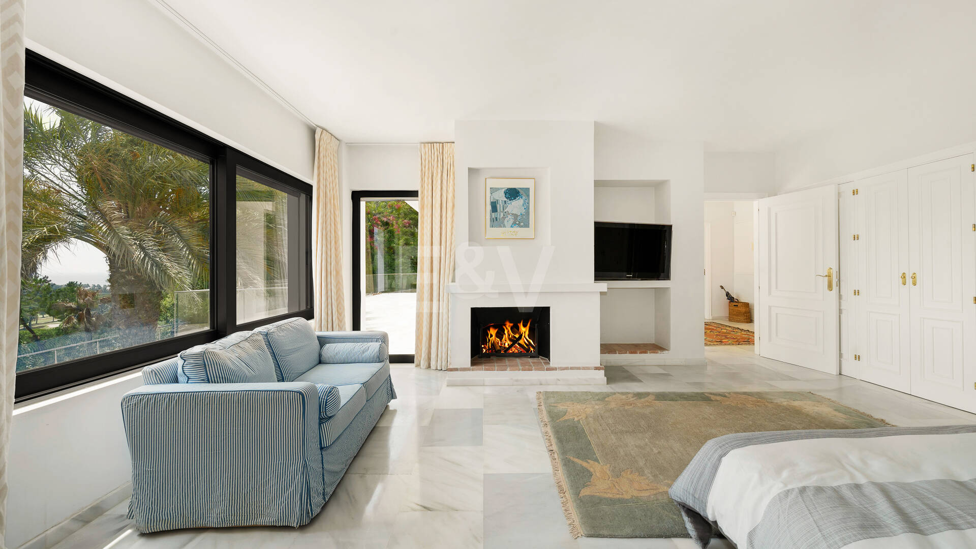 Mediterranean Villa with Private Lift, Pool and Panoramic Views in Rio Real