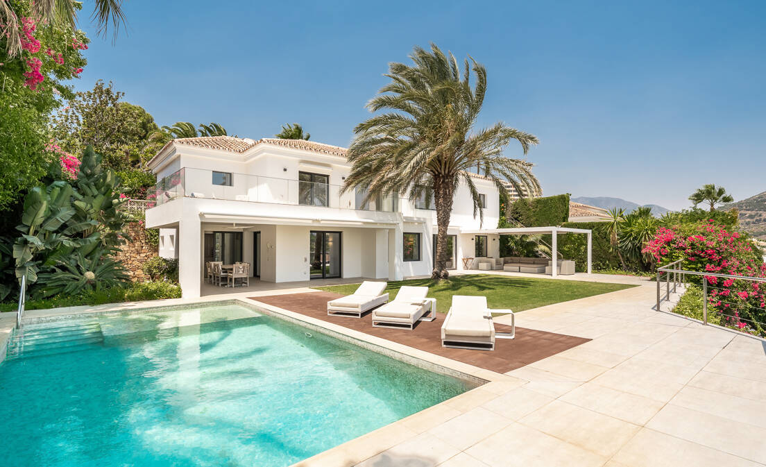 Mittelmeervilla mit privatem Aufzug, Pool und Panoramablick in Rio Real