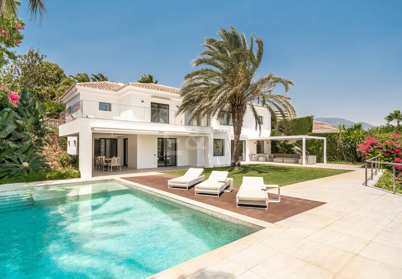 Mittelmeervilla mit privatem Aufzug, Pool und Panoramablick in Rio Real