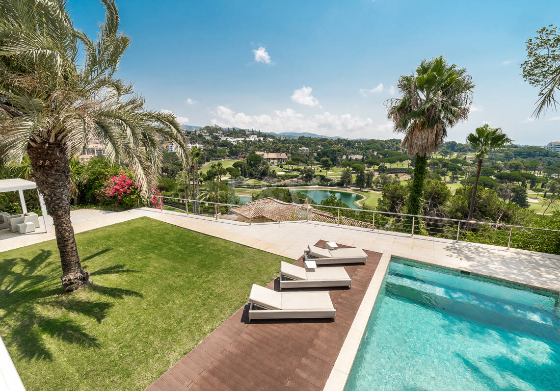 Mediterranean Villa with Private Lift, Pool and Panoramic Views in Rio Real