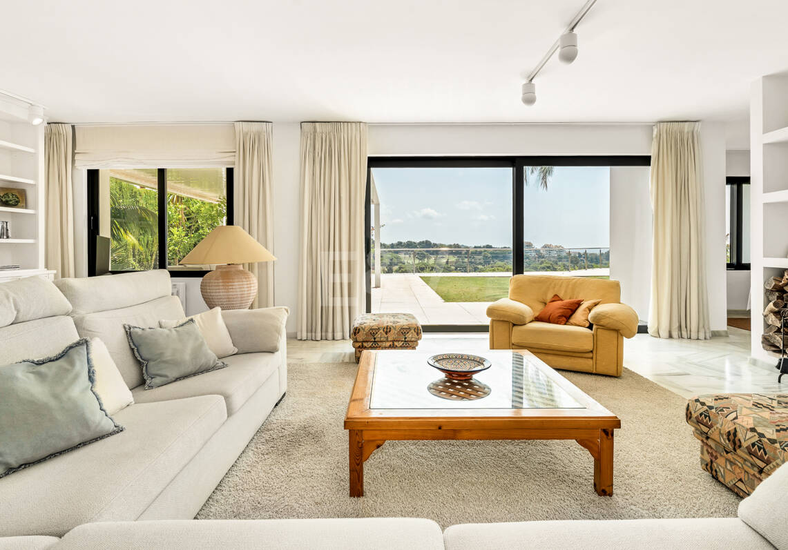 Mediterranean Villa with Private Lift, Pool and Panoramic Views in Rio Real