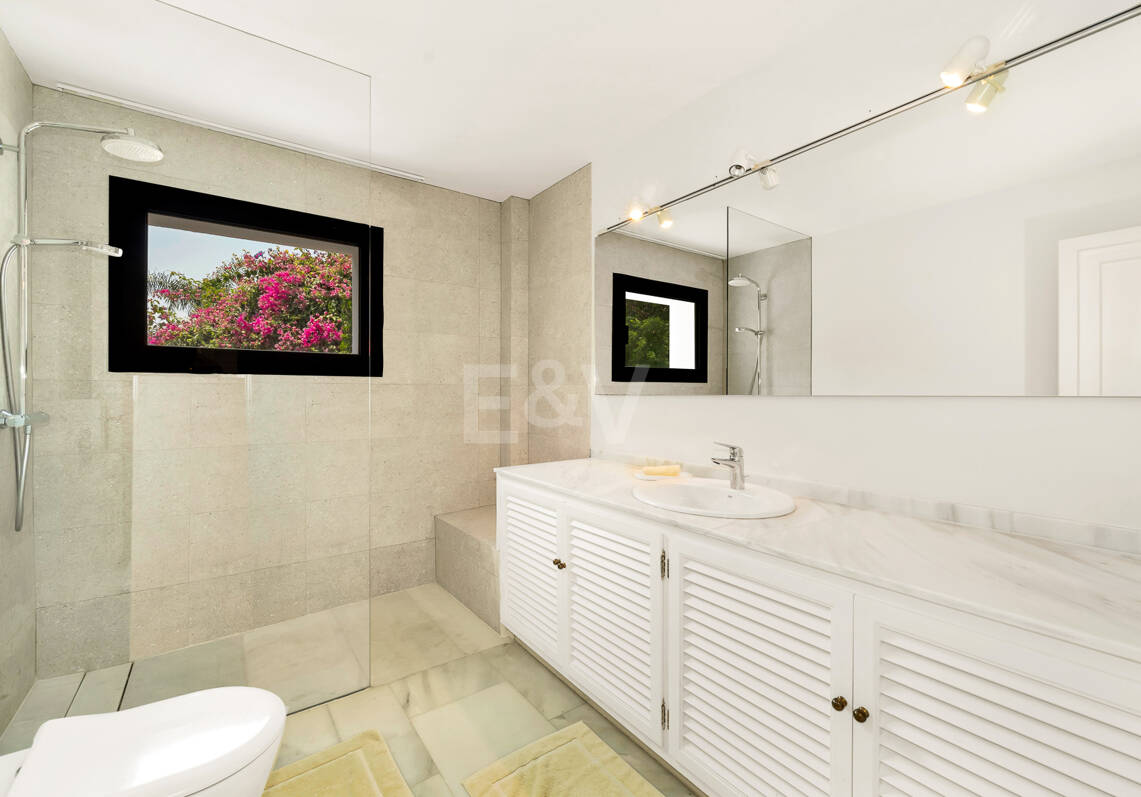 Mediterranean Villa with Private Lift, Pool and Panoramic Views in Rio Real