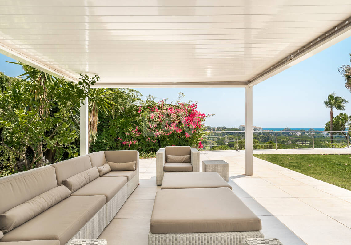 Mediterranean Villa with Private Lift, Pool and Panoramic Views in Rio Real