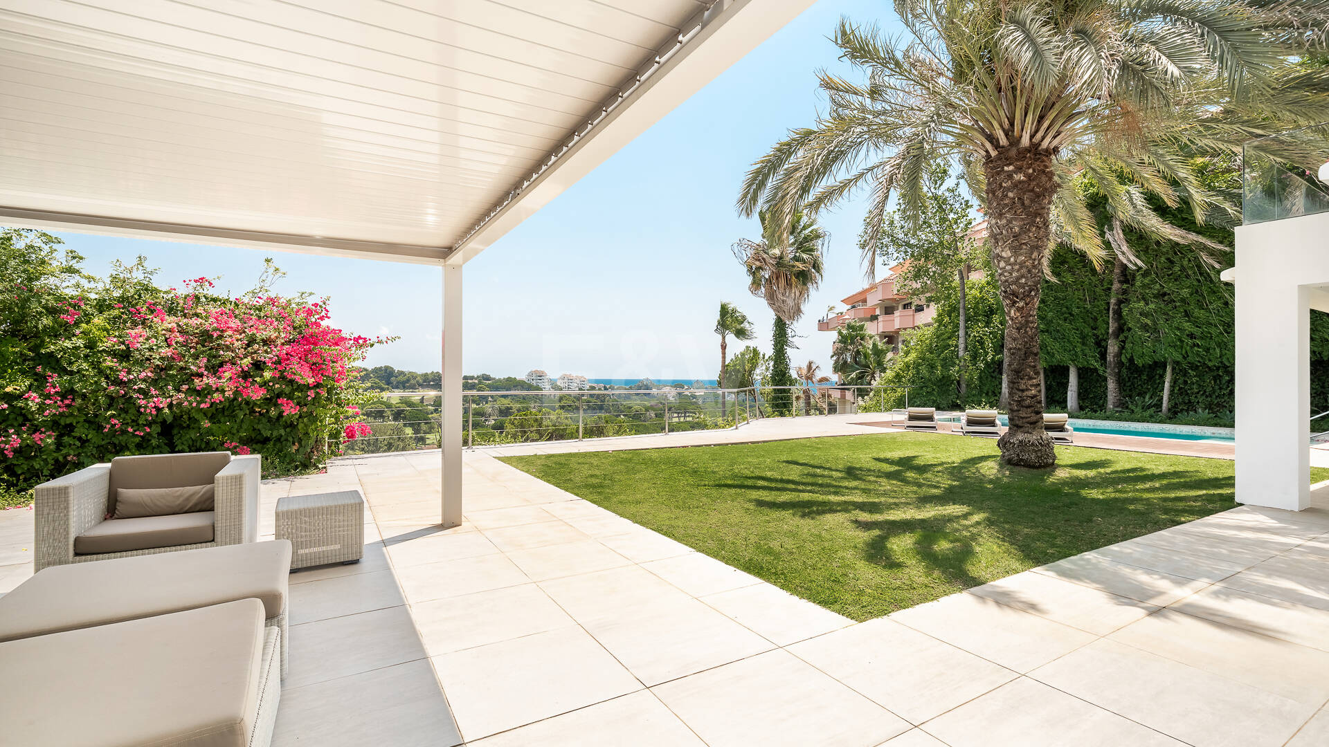 Mediterranean Villa with Private Lift, Pool and Panoramic Views in Rio Real