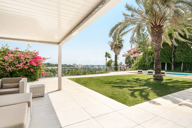 Mediterranean Villa with Private Lift, Pool and Panoramic Views in Rio Real