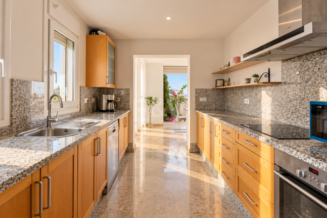 Maison individuelle avec vue panoramique sur la mer et jacuzzi à Santa Clara, Marbella