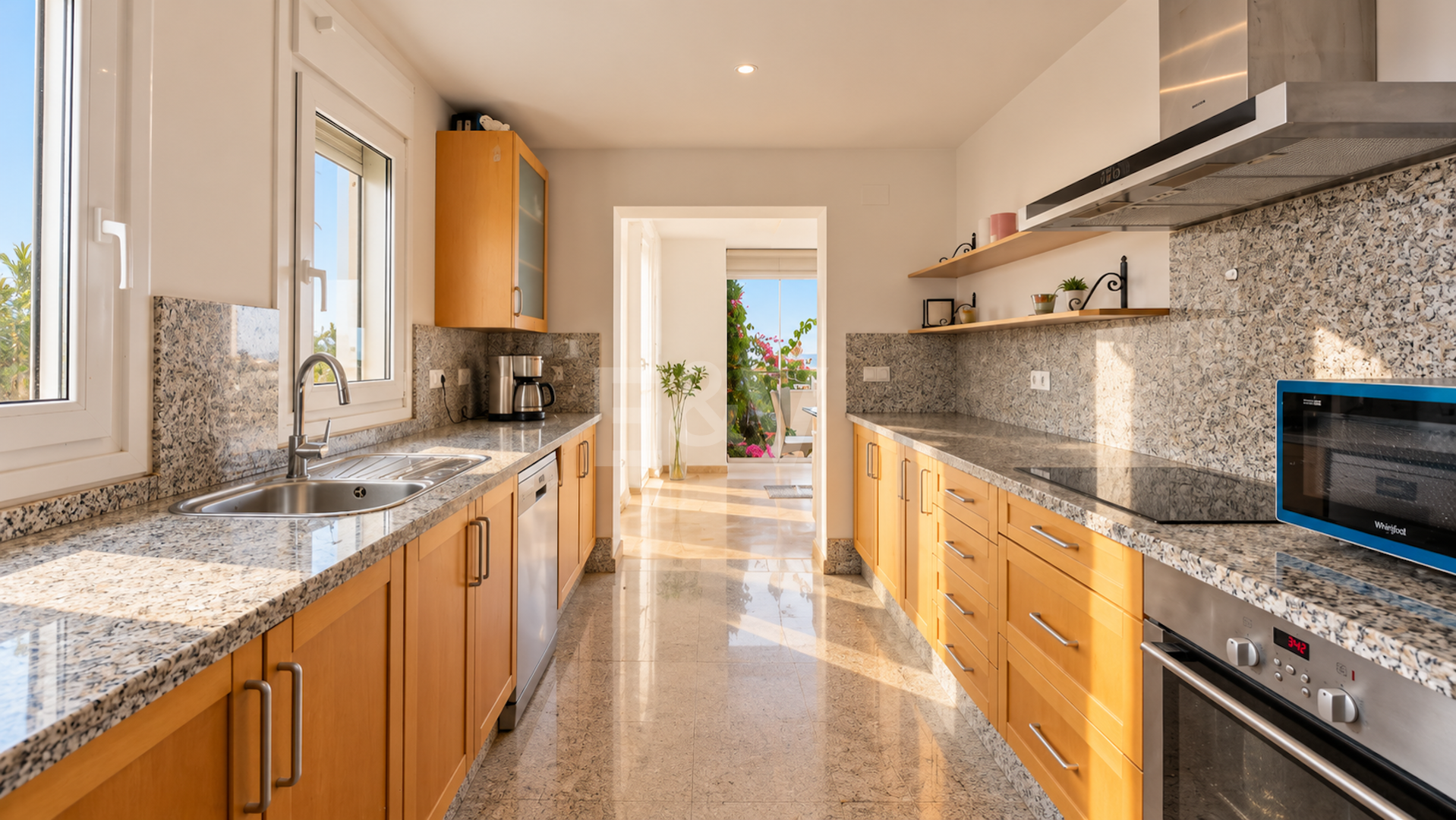 Maison individuelle avec vue panoramique sur la mer et jacuzzi à Santa Clara, Marbella