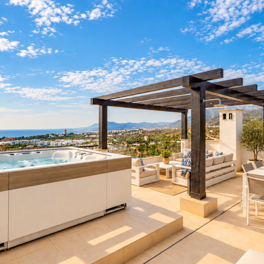 Maison individuelle avec vue panoramique sur la mer et jacuzzi à Santa Clara, Marbella