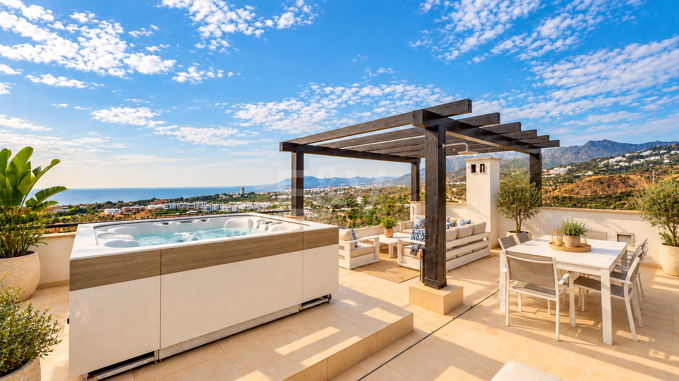 Maison individuelle avec vue panoramique sur la mer et jacuzzi à Santa Clara, Marbella