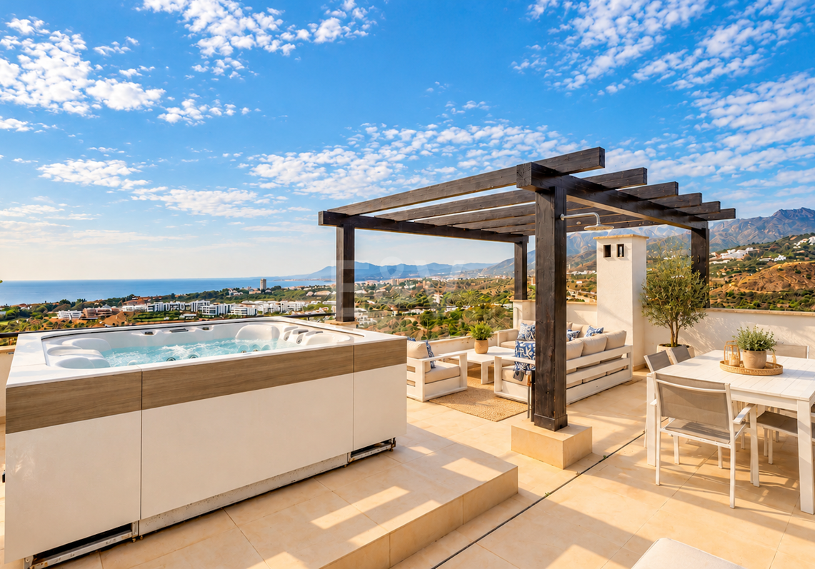Maison individuelle avec vue panoramique sur la mer et jacuzzi à Santa Clara, Marbella