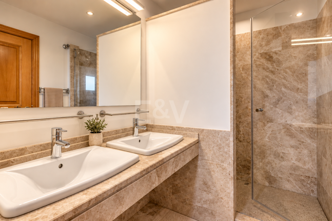 Maison individuelle avec vue panoramique sur la mer et jacuzzi à Santa Clara, Marbella
