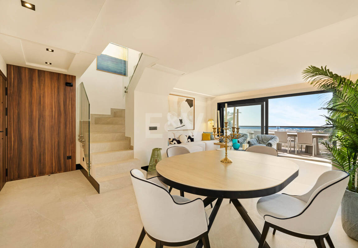 Lyx Duplex Penthouse med panoramautsikt över havet i Marbella Lake