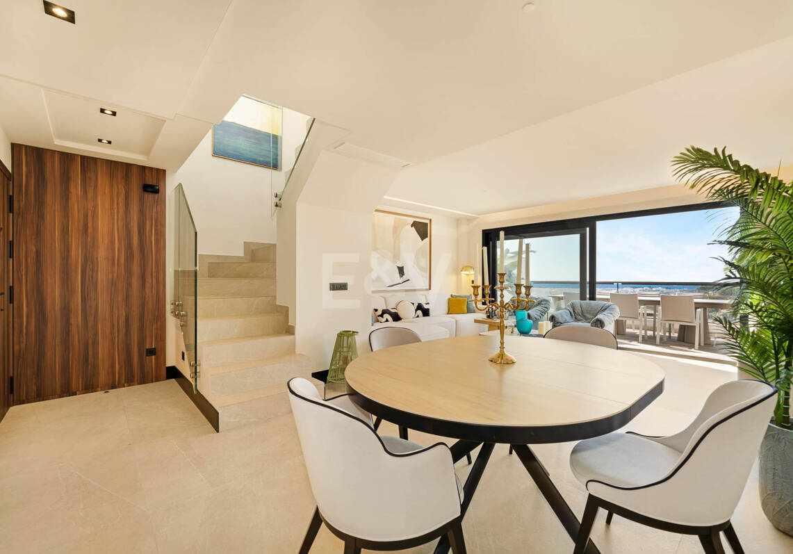 Luksusowy apartament Duplex z widokiem na morze panoramiczne w Marbella Lake, Nueva Andalucia