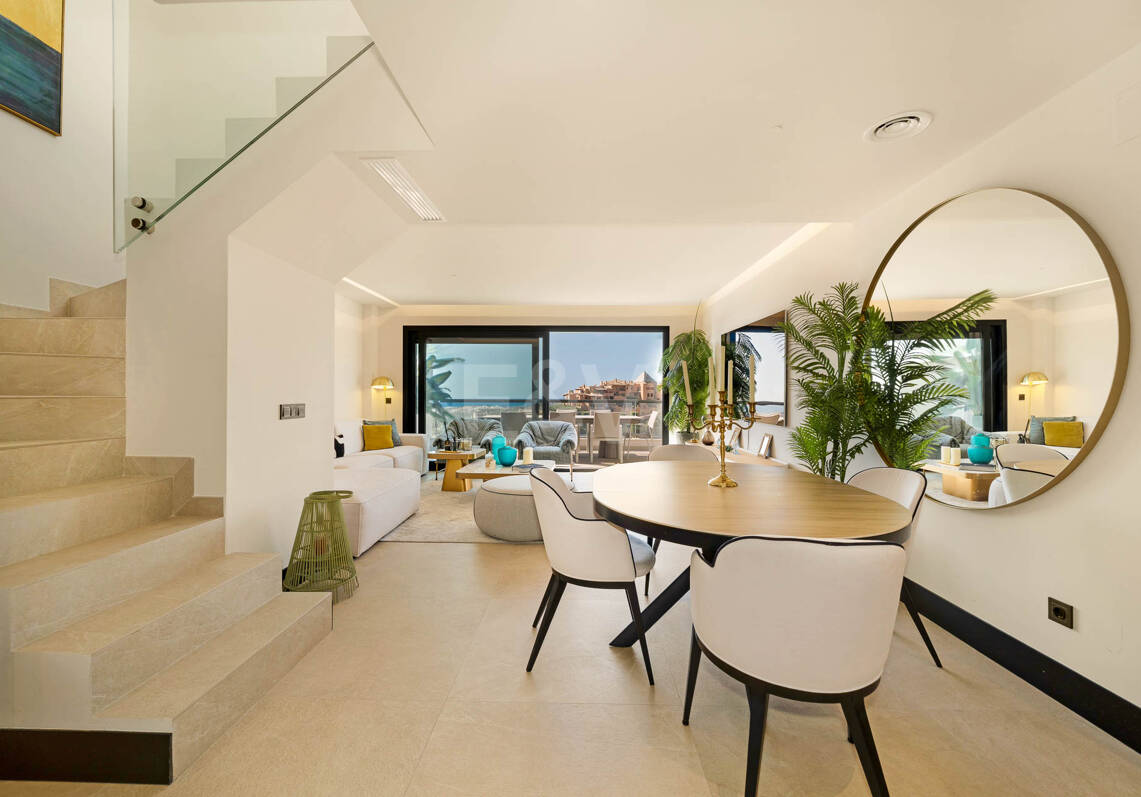 Luksusowy apartament Duplex z widokiem na morze panoramiczne w Marbella Lake, Nueva Andalucia