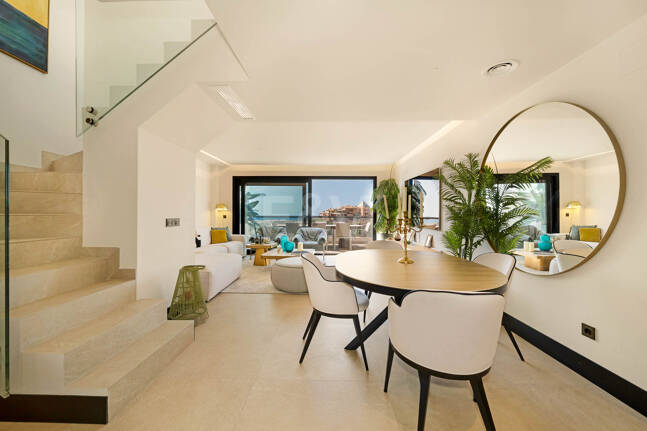 Lyx Duplex Penthouse med panoramautsikt över havet i Marbella Lake