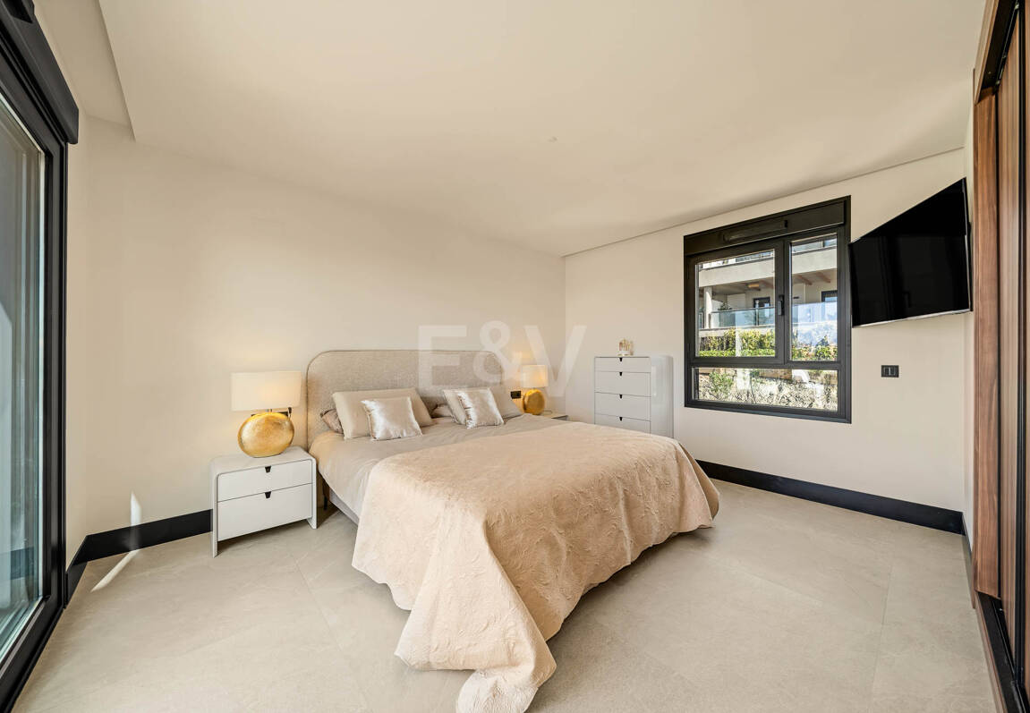Lyx Duplex Penthouse med panoramautsikt över havet i Marbella Lake