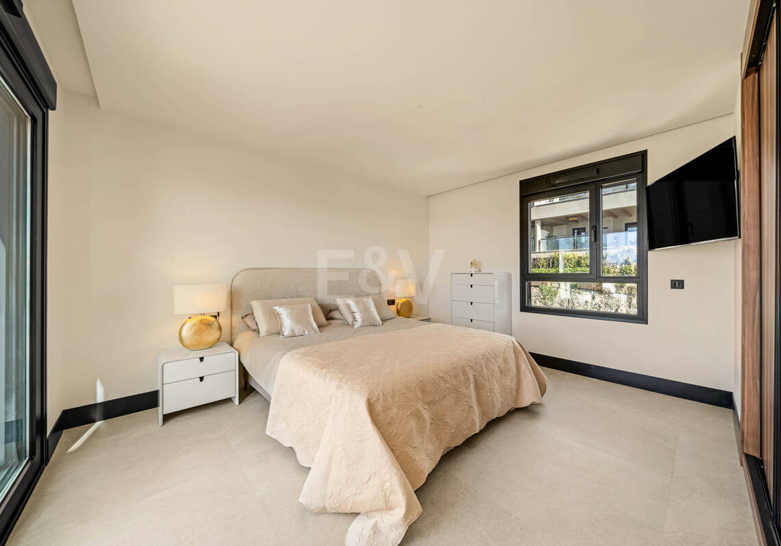 Luksusowy apartament Duplex z widokiem na morze panoramiczne w Marbella Lake, Nueva Andalucia