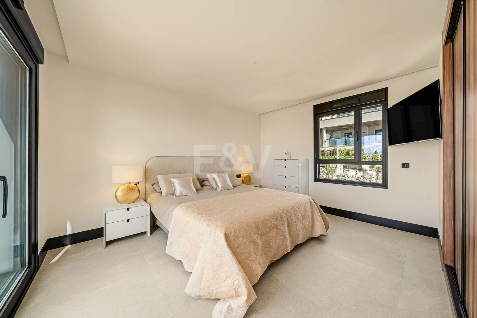 Lyx Duplex Penthouse med panoramautsikt över havet i Marbella Lake