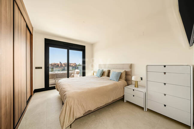 Lyx Duplex Penthouse med panoramautsikt över havet i Marbella Lake