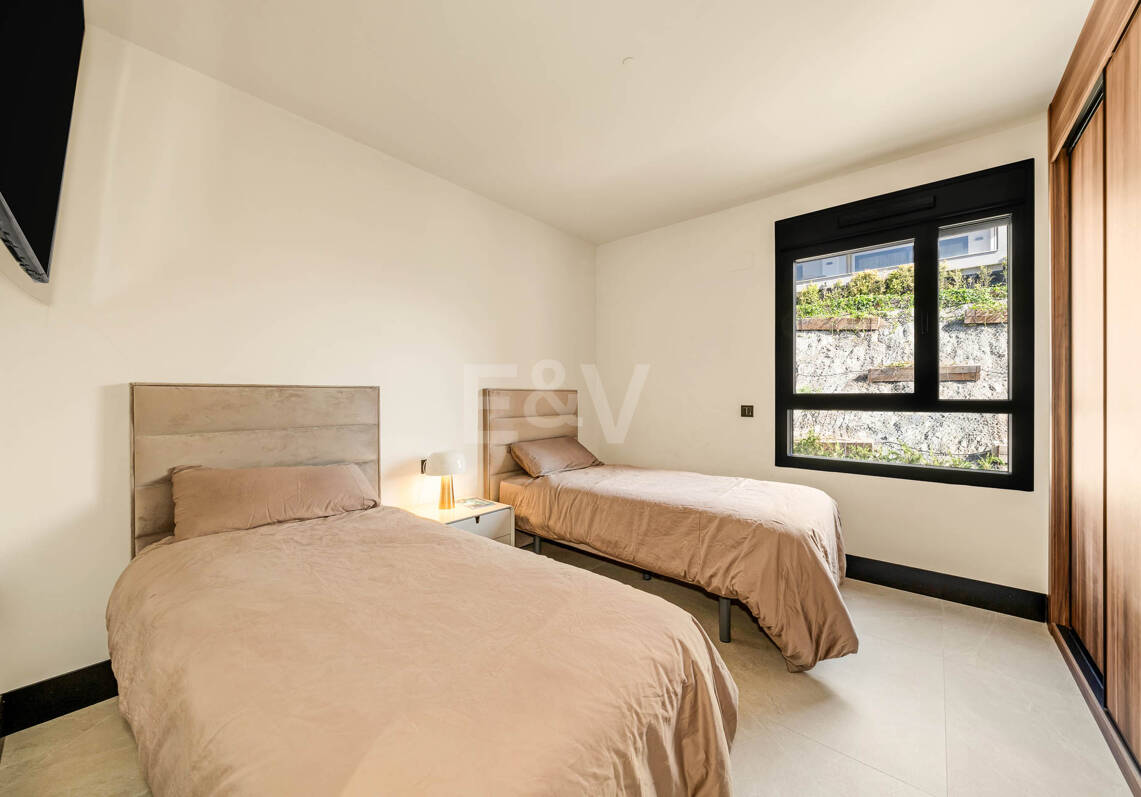 Luksusowy apartament Duplex z widokiem na morze panoramiczne w Marbella Lake, Nueva Andalucia