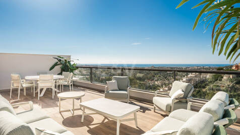 Lyx Duplex Penthouse med panoramautsikt över havet i Marbella Lake