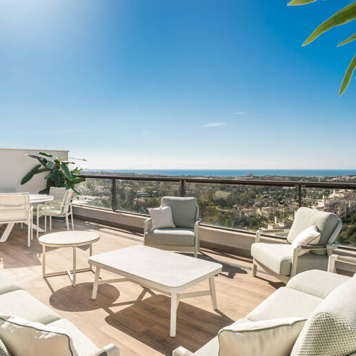 Lyx Duplex Penthouse med panoramautsikt över havet i Marbella Lake