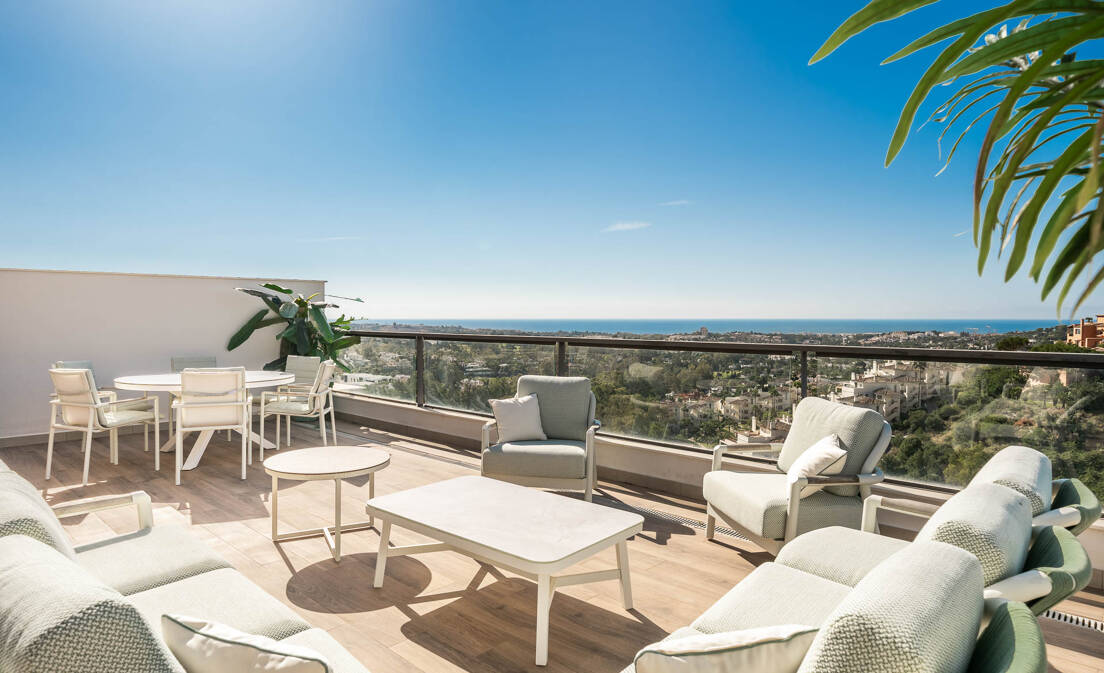 Lyx Duplex Penthouse med panoramautsikt över havet i Marbella Lake