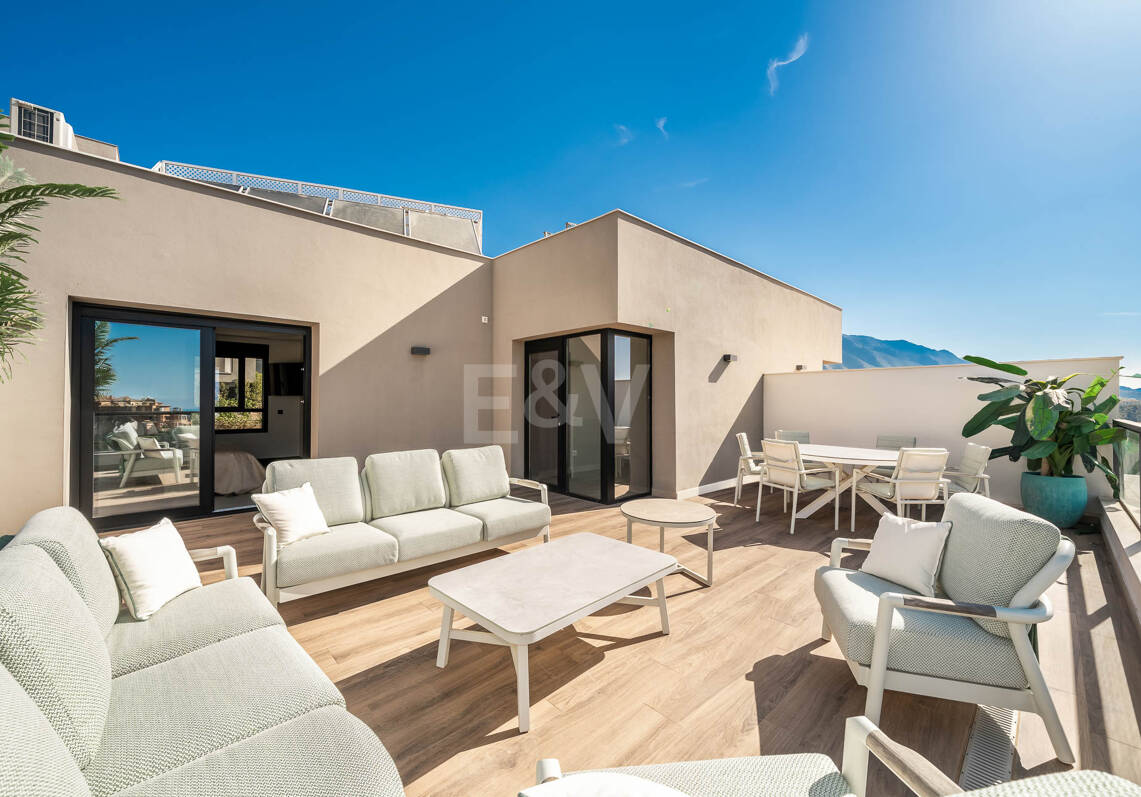 Luksusowy apartament Duplex z widokiem na morze panoramiczne w Marbella Lake, Nueva Andalucia