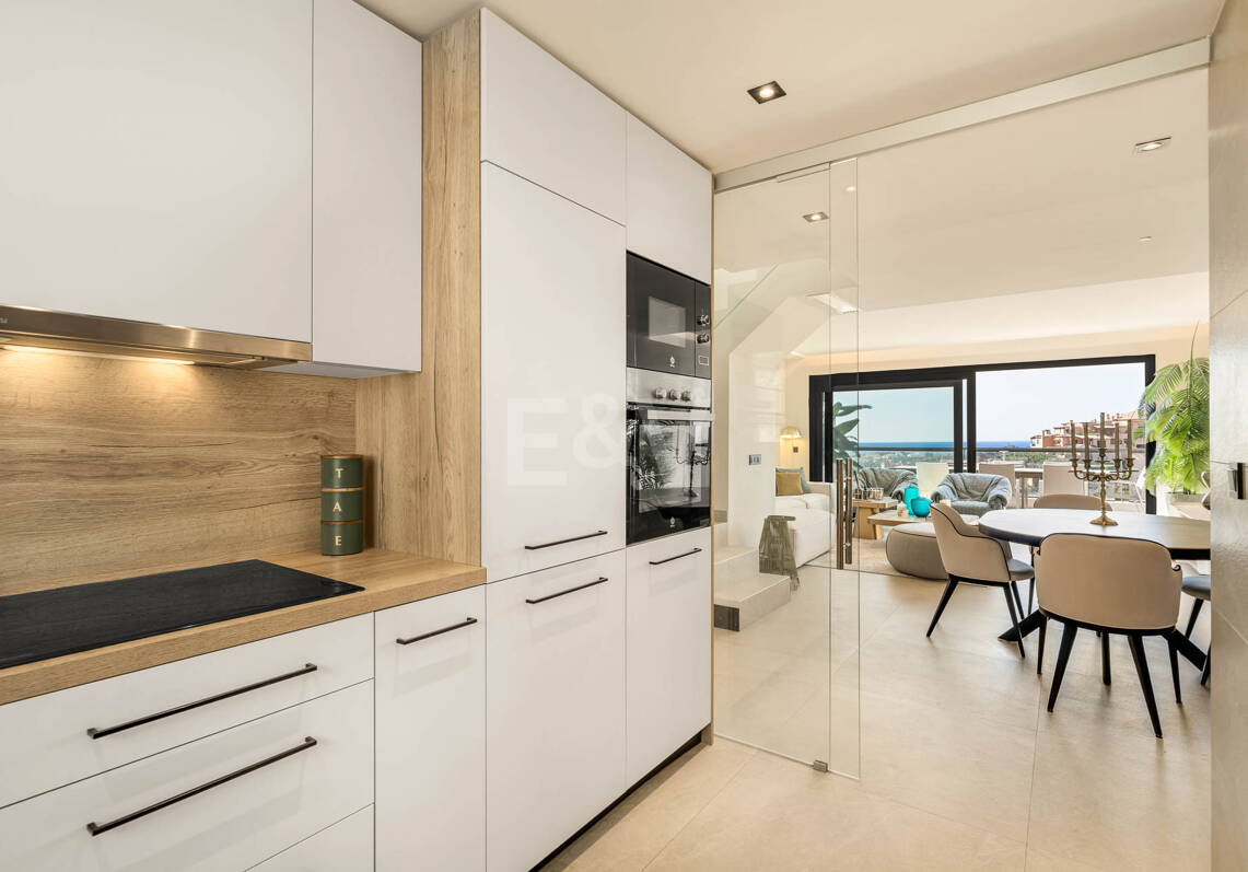 Luksusowy apartament Duplex z widokiem na morze panoramiczne w Marbella Lake, Nueva Andalucia
