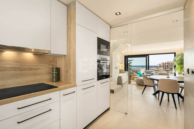 Lyx Duplex Penthouse med panoramautsikt över havet i Marbella Lake
